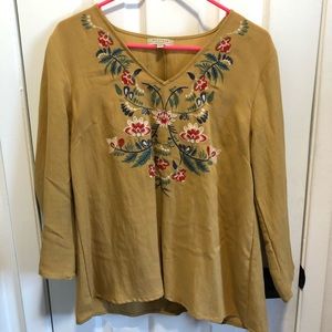 Embroidered quarter sleeve blouse